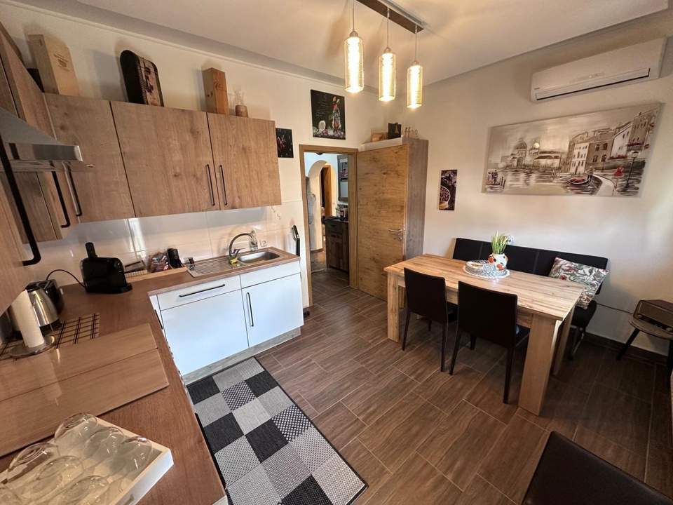 Stilvoll sanierte 3-Zimmer Wohnung mit Balkon in zentraler Lage zu verkaufen