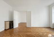 Komplett hofseitg ausgerichtete Stilaltbauwohnung im Jugendstiljuwel Schottenfelder Hof | Blick in den grünen Innenhof | Ideal auch zur WG-Nutzung