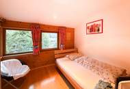 Einfamilienhaus im Zentrum von Neukirchen – 6 Zimmer, großem Garten, Garage &amp; Bürotrakt