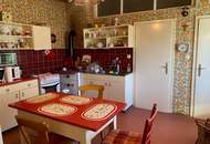 Retro-Charme mit vielen Räumen – Großzügiges Haus zur Sanierung