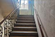 Zinshaus mit Blick zur Gloriett e