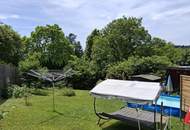 Haus mit großem Garten und Carport in ruhiger Lage