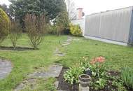 Bad Vöslau, parkähnlicher Grund mit kleinem Wohnhaus