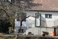 Historisches Holzhaus in TRAUMLAGE (saniert 2009) mit wunderschönem Garten und Blick auf die Burg Liechtenstein!