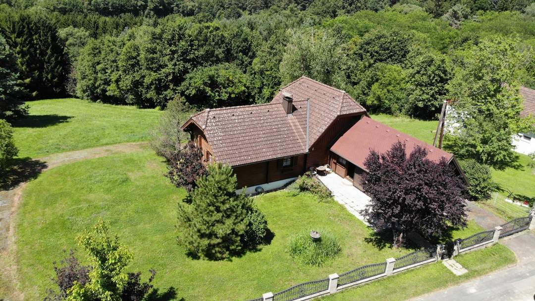 Blockhaus in sehr ruhiger Lage