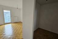 Unbefristete 2-Zimmer-Wohnung mit Balkon!