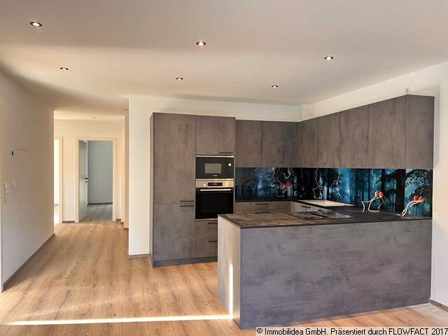Barrierefreie 4-Zimmer-Neubauwohnung mit Lift, großem Keller und 2 PKW-Stellplätzen in ruhiger Lage