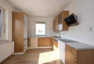 Voll unterkellertes Zweifamilienhaus mit Garten, Carport &amp; Garage in sonniger Zentrumslage von Bad Hall!