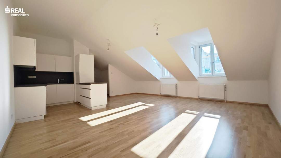 KLIMATISIERTE, SANIERTE 2-ZIMMER DG WOHNUNG