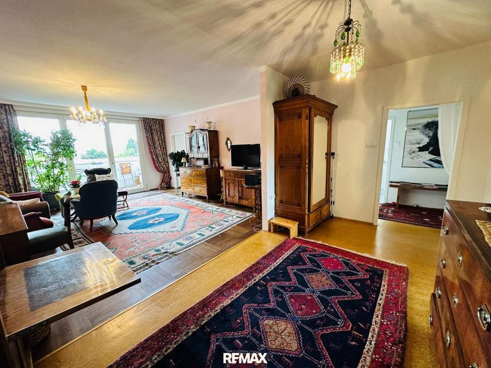 Großzügige, ruhige 4-Zimmer-Wohnung mit Loggia in sehr guter Lage