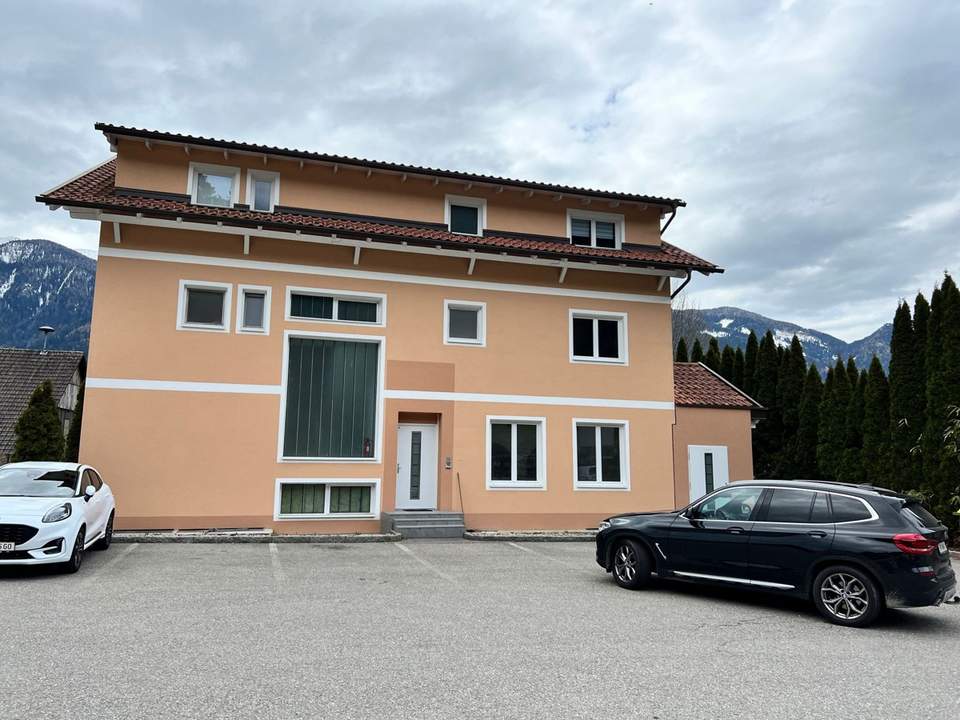 Schöne und neu renovierte Wohnung in zentraler Lage Top 2