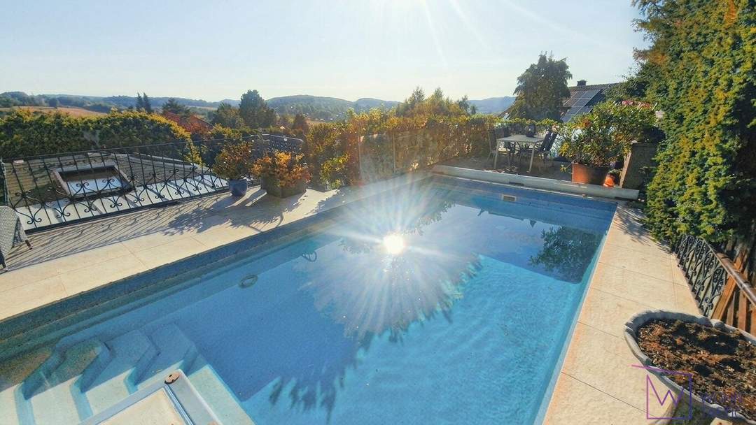PROVISIONSFREI! Generalsaniertes 360 m² großes Landhaus mit Fernblick, Pool & Jacuzzi