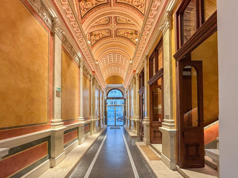 Weihburggasse- Souterrain Geschäftsfläche in wunderschönem Palais