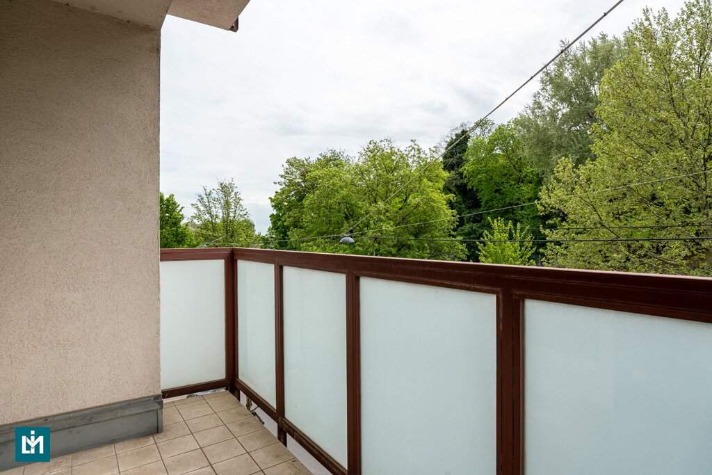 SANIERUNGSBEDÜRFTIGE 2 - ZIMMER WOHNUNG MIT FREIFLÄCHE UND GRÜNBLICK