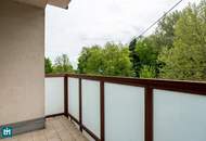 SANIERUNGSBEDÜRFTIGE 2 - ZIMMER WOHNUNG MIT FREIFLÄCHE UND GRÜNBLICK
