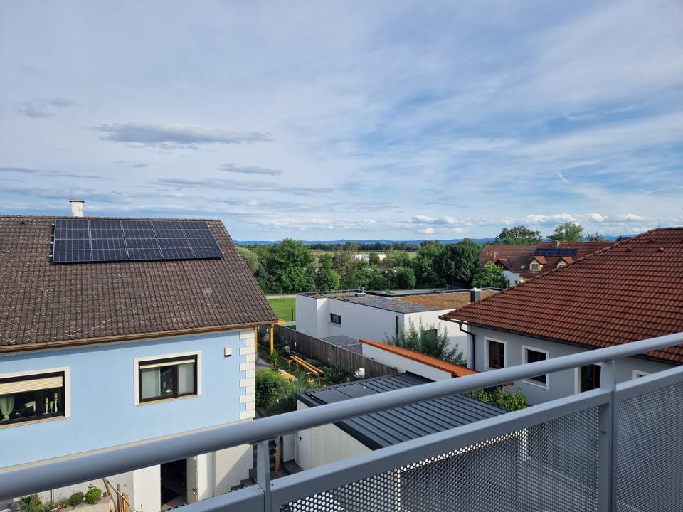 BEFRISTETE PREISREDUKTION: LICHTDURCHFLUTETE TERRASSENWOHNUNG MIT TOLLEM AUSBLICK - PROVISIONSFREI - ÜBERGABE ERFOLGT BEZIEHBAR UND SCHLÜSSELFERTIG MIT BAD - OPTIONALER TIEFGARAGENPARKPLATZ