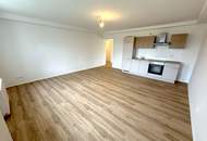 Einziehen &amp; wohlfühlen: Renovierte Wohnung mit Parkplatz