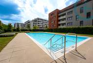 Pool inklusive: Moderne Neubauwohnung mit Loggia