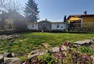 TRAUMHAFTER BUNGALOW FÜR ZWEI PERSONEN SAMT NEBENGEBÄUDE FÜR HOBBYRAUM, PARKÄHNLICHEM GARTEN MIT SCHWIMMTEICH ALS NATURPOOL DIREKT AN FELDER DER REGION ANGRENZEND