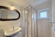 Klein - Fein - Mein - Tolles Klein- Wohnhaus mit angepasstem Grundstück samt Gartenhütte, Parkplatz und Abstellfläche