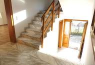 Familienfreundliches Wohnhaus mit Terrasse, schönem ebenen Garten, PV Anlage und Nebengebäude!