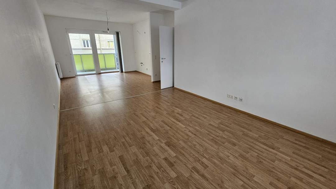 Unbefristete, helle 3-Zimmer-Wohnung mit Loggia!