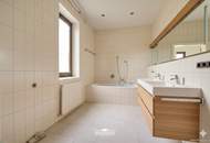 Sie brauchen viel Platz? Wir haben die Lösung. Sanierungsbedürftiges Architektenhaus in bester Lage.