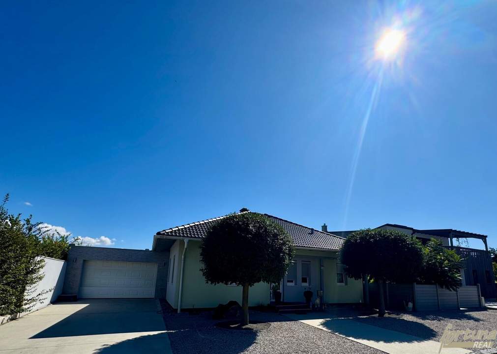 Einfamilienhaus mit Garten und Pool direkt in Podersdorf am Neusiedlersee.