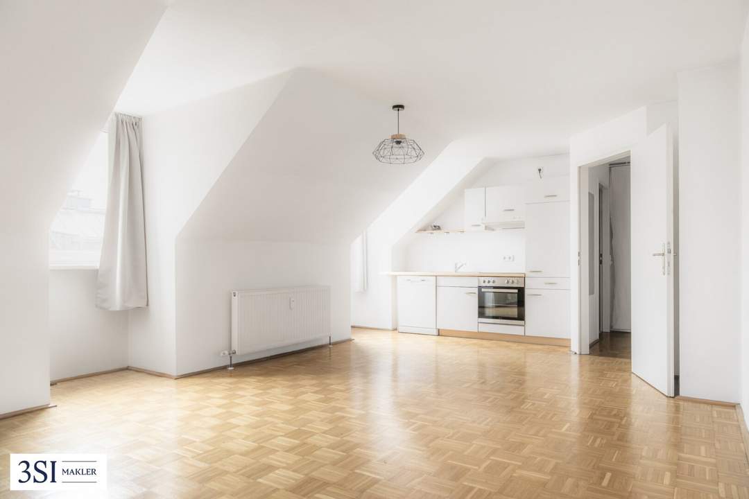 Gemütliche Dachgeschoß-Garconniere in zentraler Stadtlage