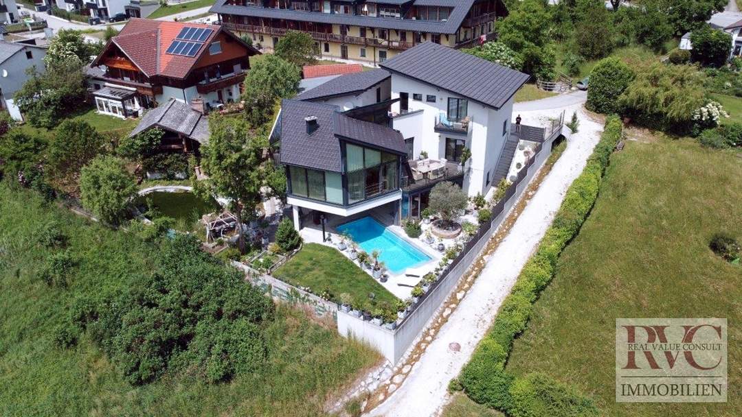 Viel Platz für die ganze Familie in großzügiger Architekten Villa mit herrlichem Blick auf den See