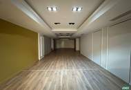 Hochwertige Retailfläche auf zwei Ebenen mit großzügigen Auslagen und hoher Sichtbarkeit