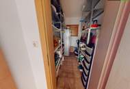 Riesiges Ein- oder Zweifamilienhaus mit 359 m² Wohnfläche, 2 Terrassen, Garage und Fernblick in Thalheim