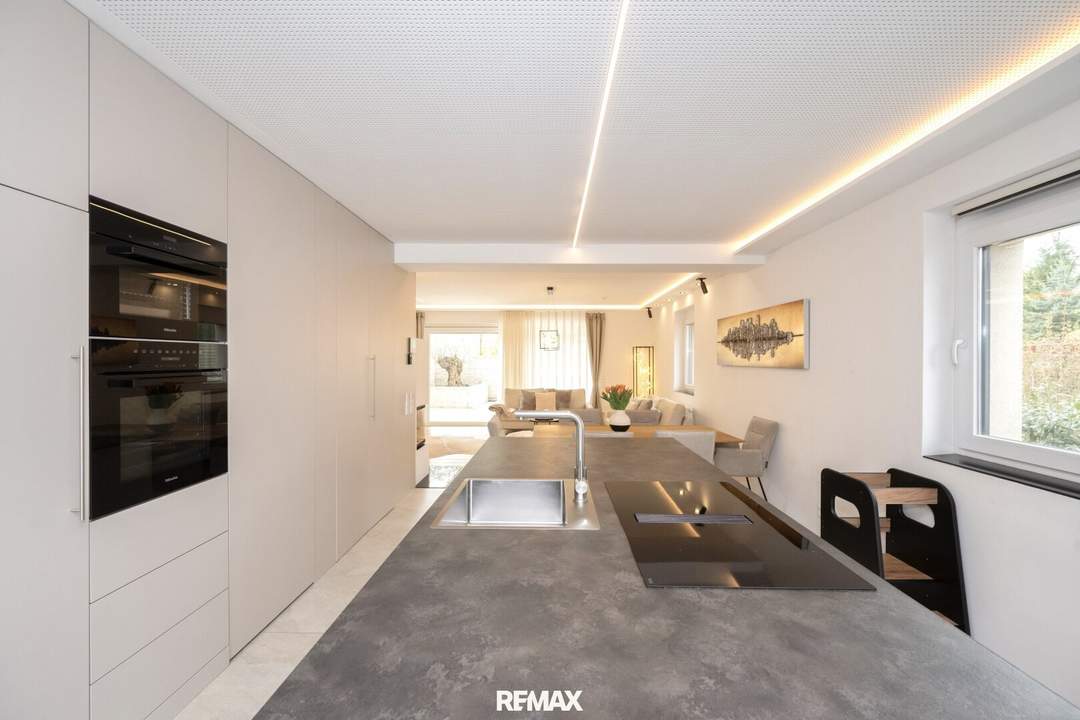 Exklusives Eckreihenhaus mit Terrasse, Whirlpool und 2 Parkplätzen – voll möbliert, in Zentrumslage von Steyr!