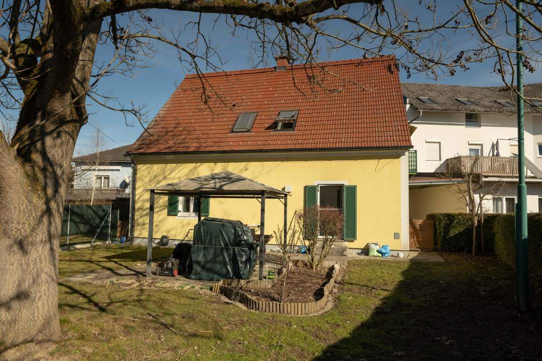 Eigentumswohnung mit Garten, Terrasse und Parkplatz - EG