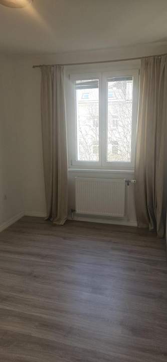 Zimmer Nr. 3 in einer reinen Mädchen - Wohngemeinschaft ist ab sofort verfügbar!