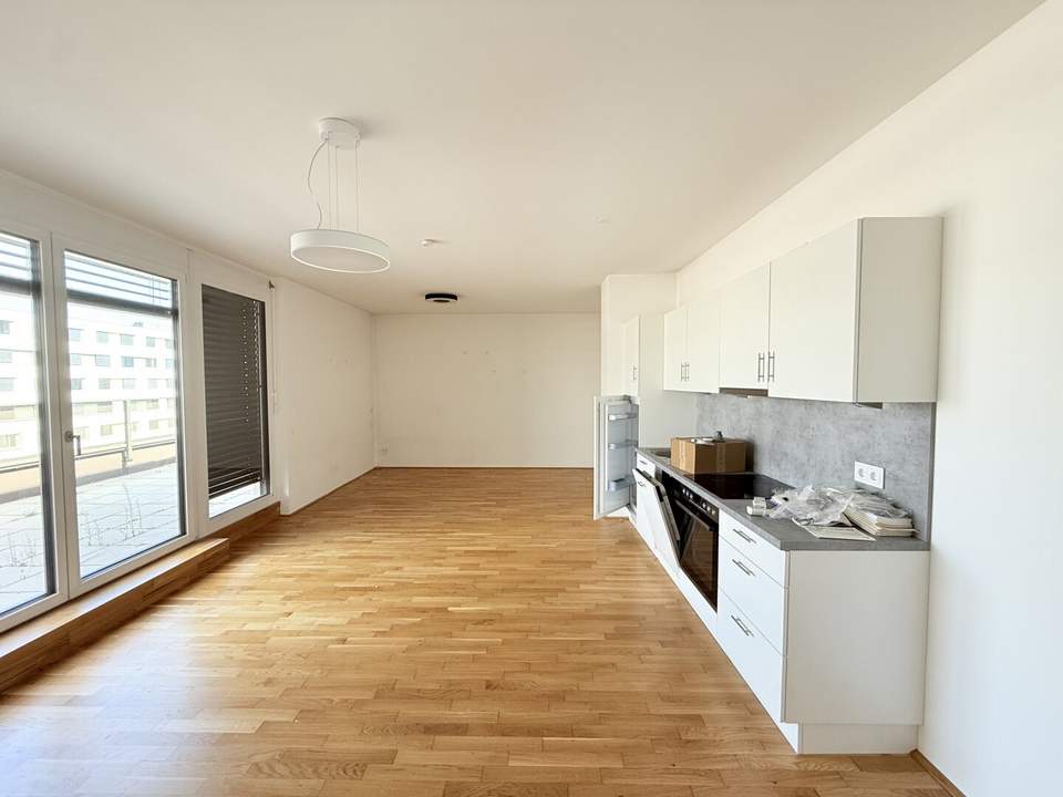 geräumige 2-Zimmer Dachgeschosswohnung mit großer Terrasse und en suite Badezimmer- ab sofort verfügbar