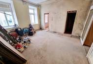 Wer nicht auf schlüsselfertig steht, ist hier richtig! 4-Zimmer Wohnung - Selbst Gestalten! Sanierungsbedürftige Altbauwohnung! U-Bahn ums Eck + Traumhaft renoviertes Altbauhaus + Optimalste Infrastruktur und Anbindung!