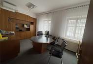 GELEGENHEIT MIT ENTWICKLUNGSCHANCE: EHEMALIGE ZENTRALE DER RAIFFEISENBANK WAGRAM-SCHMIDATAL SUCHT EINEN NEUEN EIGENTÜMER MIT KREATIVITÄT