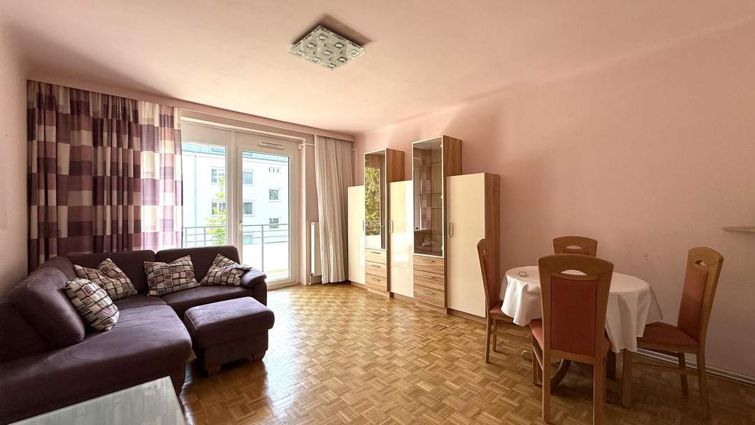 Ruhige Neubauwohnung mit sonniger Loggia und Grünblick in saniertem Gebäude mit Vollwärmeschutz!