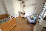 Zeitlose Eleganz trifft modernen Wohnkomfort – stilvoll sanierte 3,5-Zimmer-Altbauwohnung mit Designküche, zwei Außenflächen &amp; Toplage nahe dem Türkenschanzpark