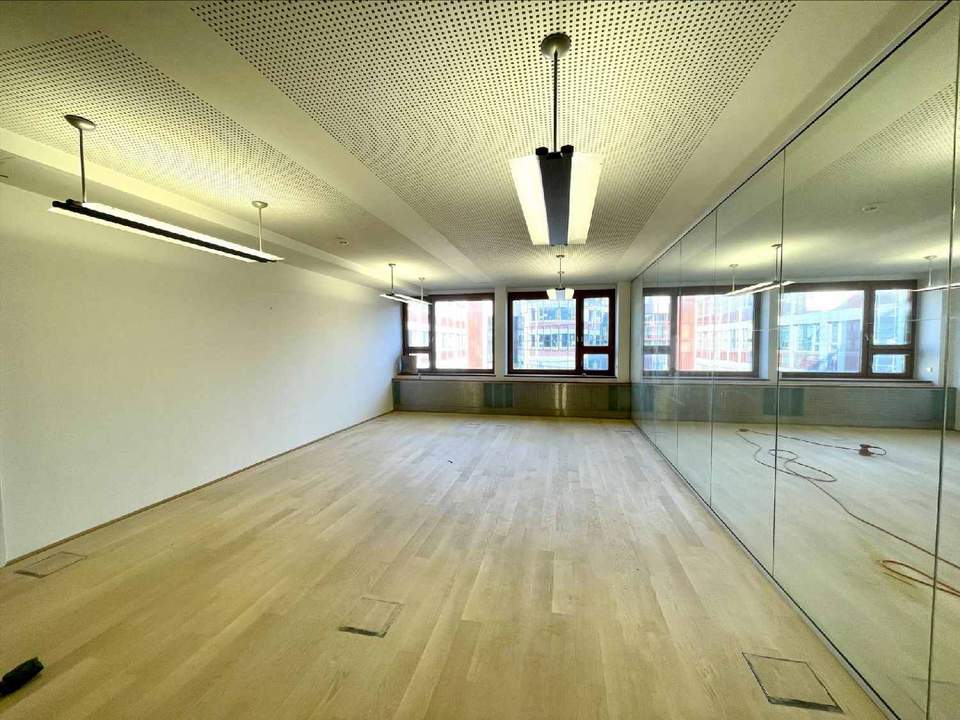 Modernes Dachgeschossbüro im Wiener Börsegebäude zu mieten