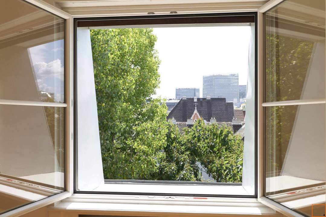 Elegante, helle und klimatisierte Dachgeschosswohnung in kleinem Stadtpalais vis à vis Theresianum