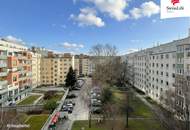 Sanierungsbedürftige 2-Zimmer-Wohnung | Loggia ca. 12m² | 5. Liftstock