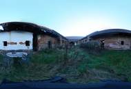 Traditioneller Vierkanthof im Dornröschenschlaf