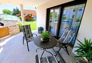 Wohnjuwel mit 2 Wohnungen (ca. 290 m² Wfl.), 2 Terrassen, Gartenareal mit Pool &amp; Poolhaus - Neuzeug