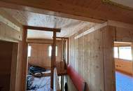 Autark leben im Lehm-Holz-Haus – mit 60 kWp PV & Naturpool