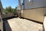 Lichtdurchflutete Wohnung mit großer Terrasse und Tiefgaragenplatz im begehrten Stadtteil St. Peter!