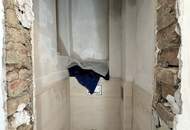 RUHIGES INNENHOF-ALTBAUJUWEL NÄHE MILLENNIUM CITY – ERSTBEZUG NACH DESIGN-SANIERUNG