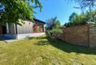 Behagliches Einfamilienhaus mit Naturteich, Wintergarten und Carport in Roßbach