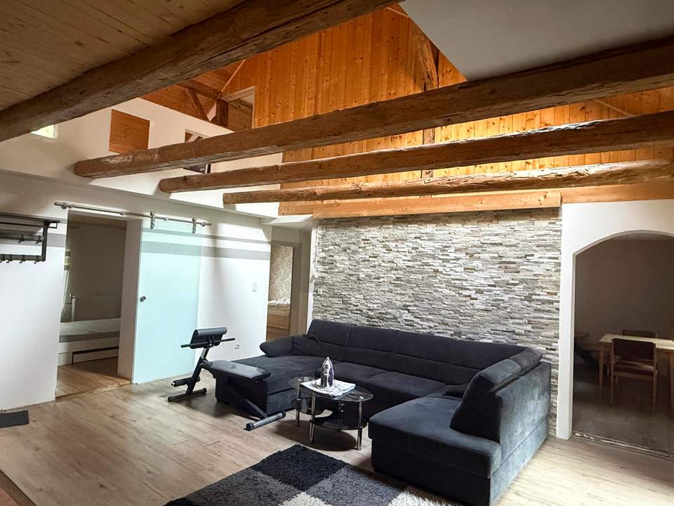 RAUMWUNDER MIT GESCHICHTE: 11 ZIMMER, 2 WOHNUNGEN & 600 M² GRUNDSTÜCK